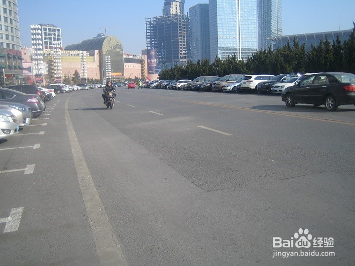 驾驶车辆的驾驶员怎样在城市中心安全驾驶