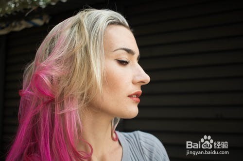 长沙化妆学校哪家好，好化妆学校应该具备什么？