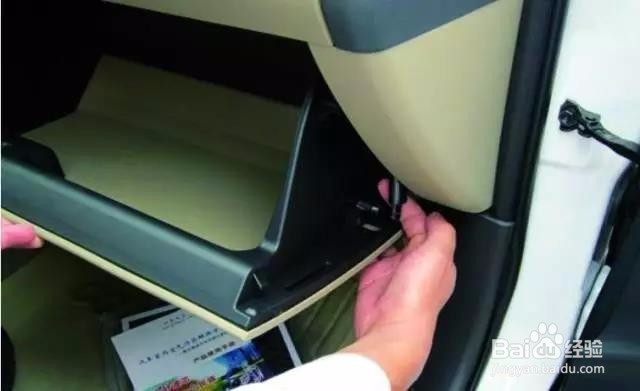 丰田 RAV4更换空调滤清器