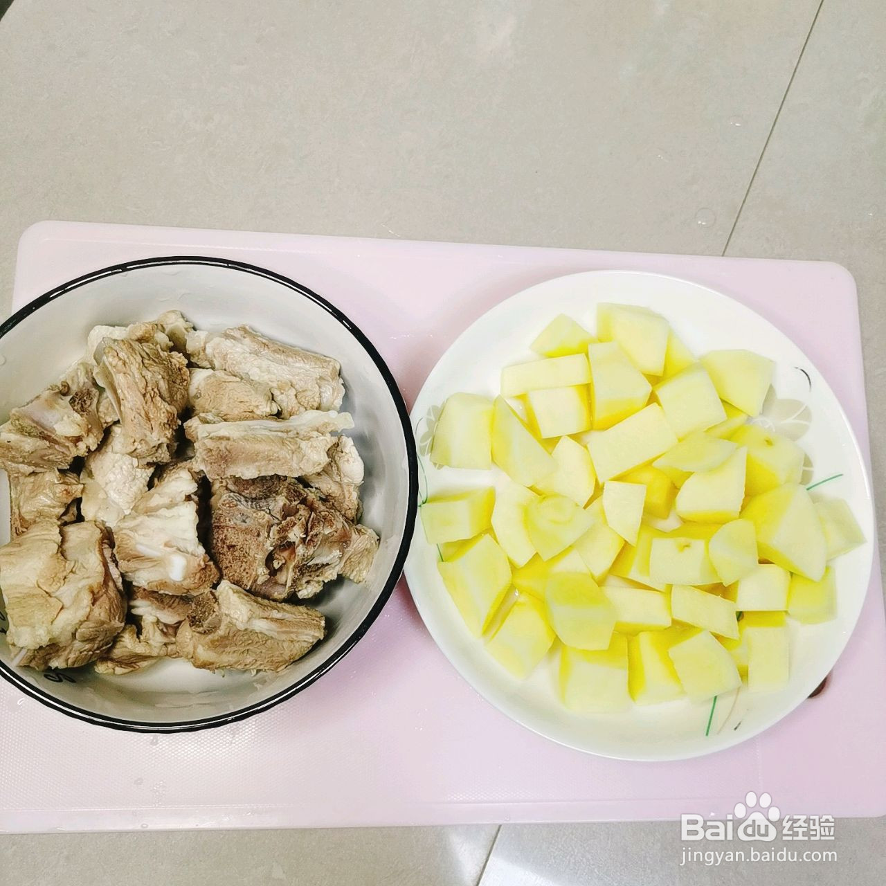 酱香土豆炖排骨的做法