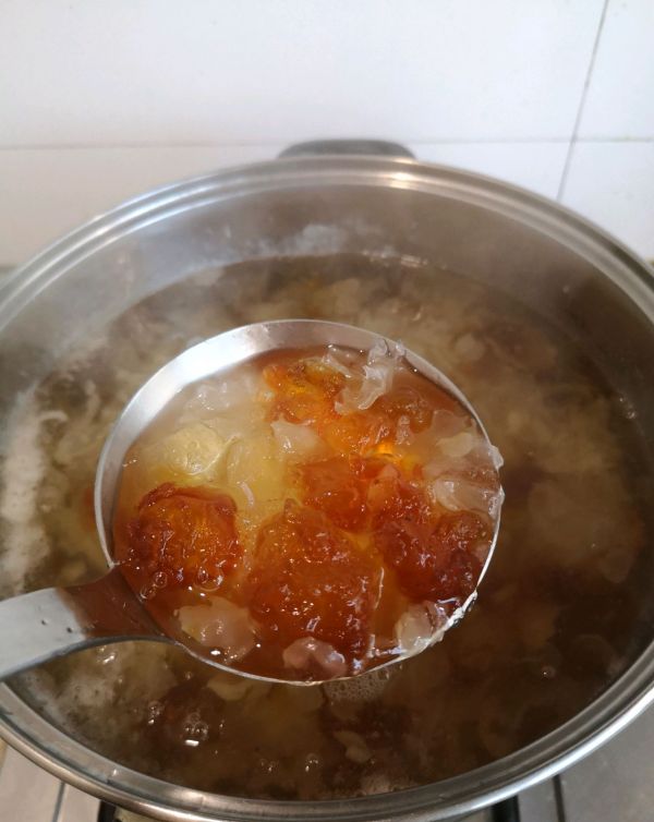 桃胶红枣美容养颜羹