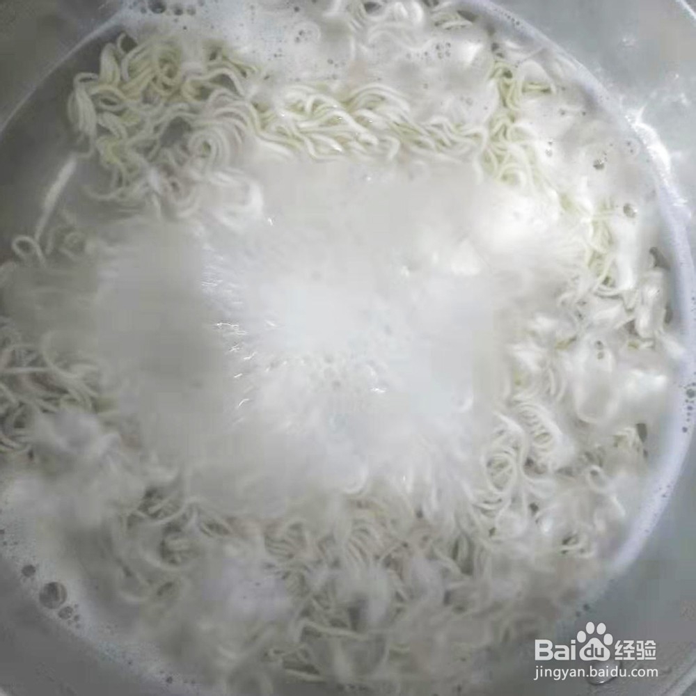 煮面条是用冷水还是热水