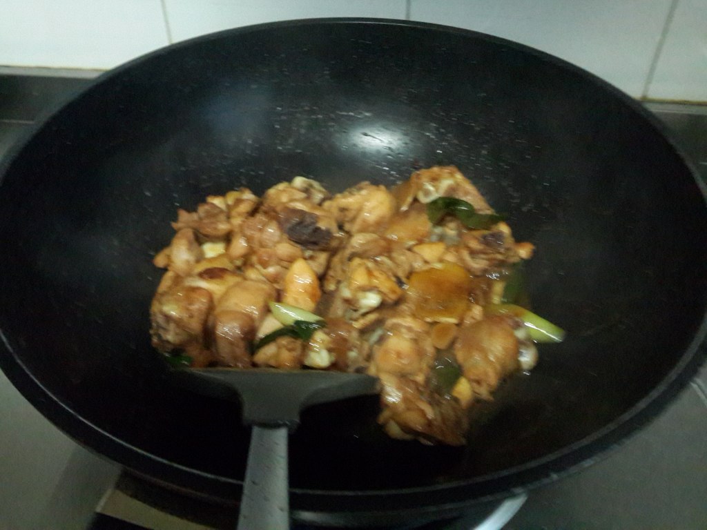 土豆炖鸡腿的做法，有了这个午餐何愁吃不下！