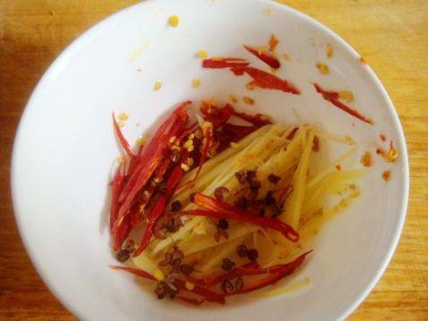 让人口水直流的酸辣黄瓜，还不动心嘛？