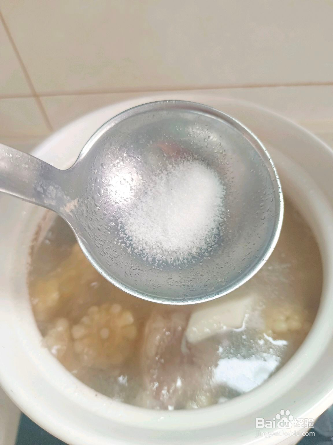 三药玉米排骨汤的做法