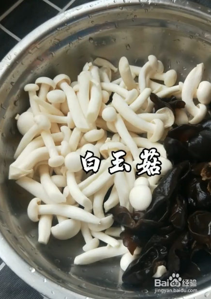 如何制作酸汤酥肉？