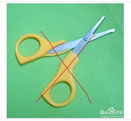 如何给婴儿剪指甲