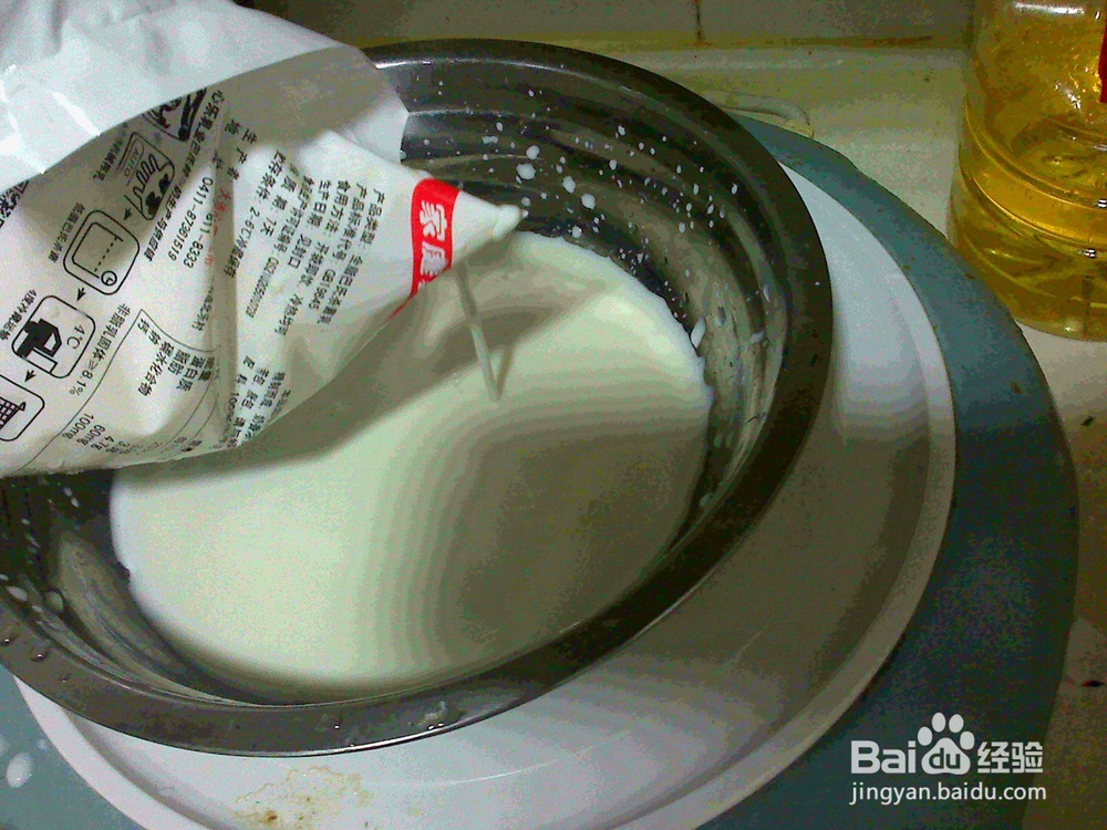 老年人怎样煮大袋牛奶不溢出锅