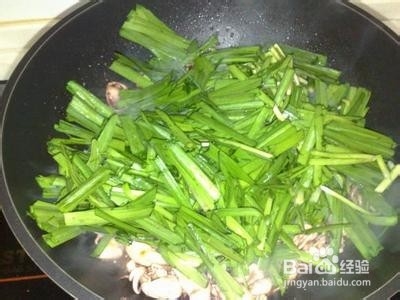 韭菜炒鱿鱼的制作方法