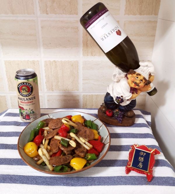 黑椒肠炒彩椒花生芽