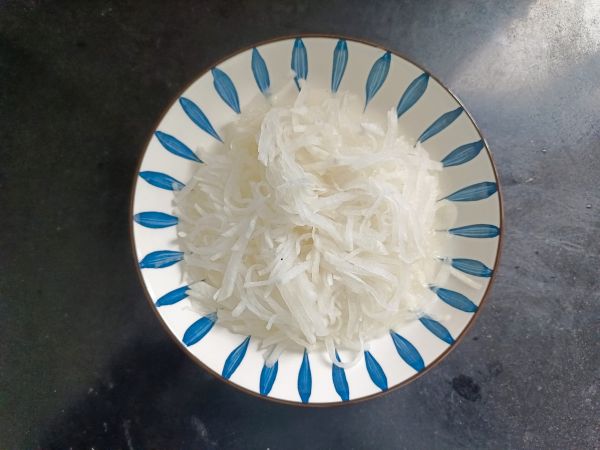 凉拌葱油萝卜丝