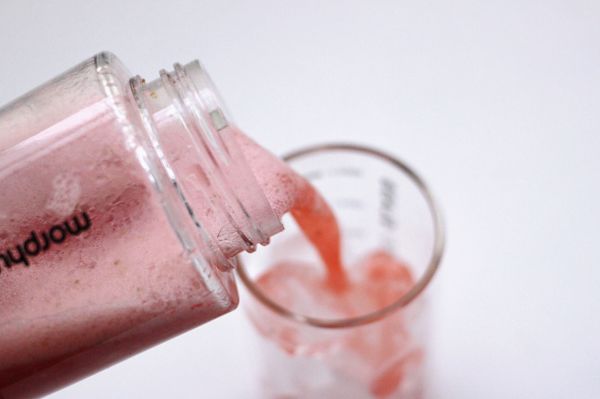 蔓越莓草莓气泡饮