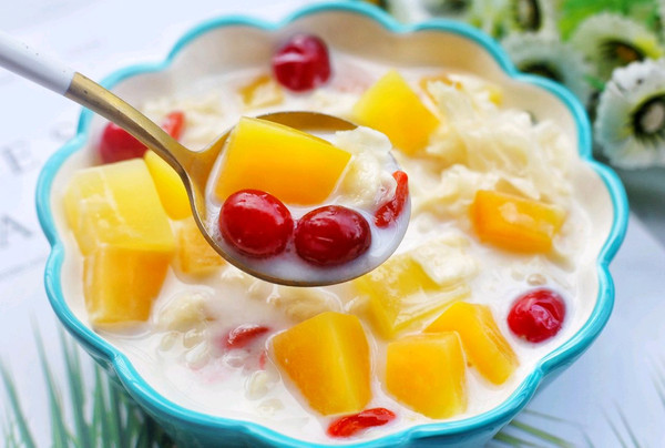 蔓越莓木瓜牛奶银耳羹