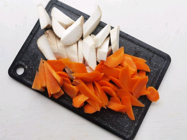 杏鲍菇胡萝卜焖鸡翅