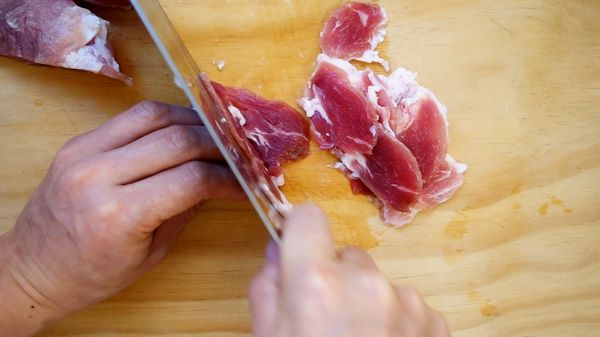 先炒莴笋还是炒肉