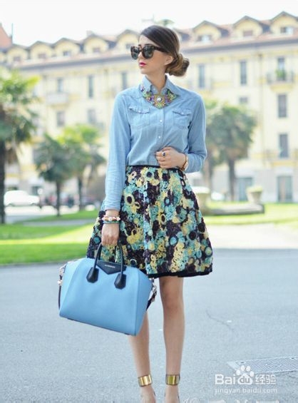 10款印花半身裙美搭,绽放光彩吸眼球