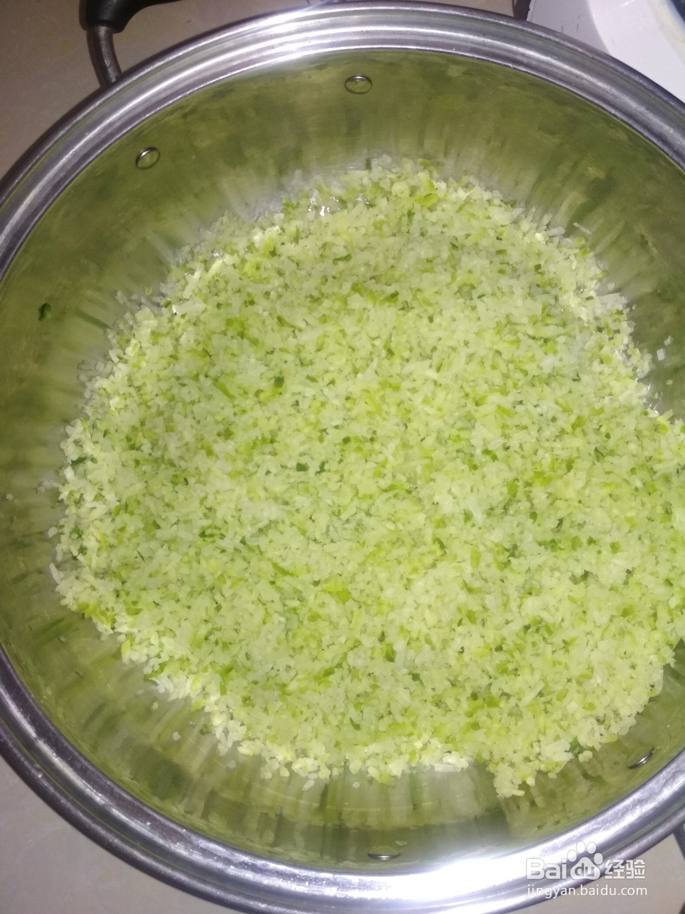 在家做好吃的炸丸子