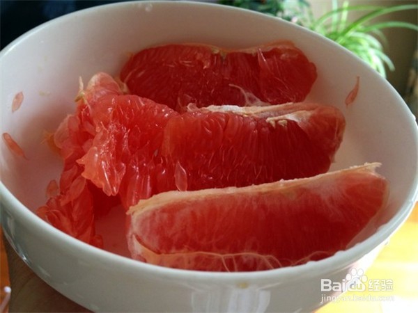 西柚好吃营养高，经常食用能够胃口好皮肤嫩！