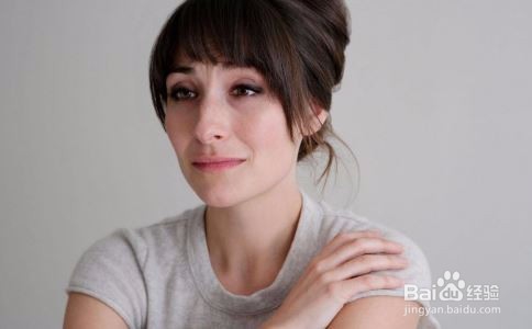 女人脸上长斑的原因有哪些