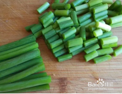 如何做玉米面蒸蒜苔