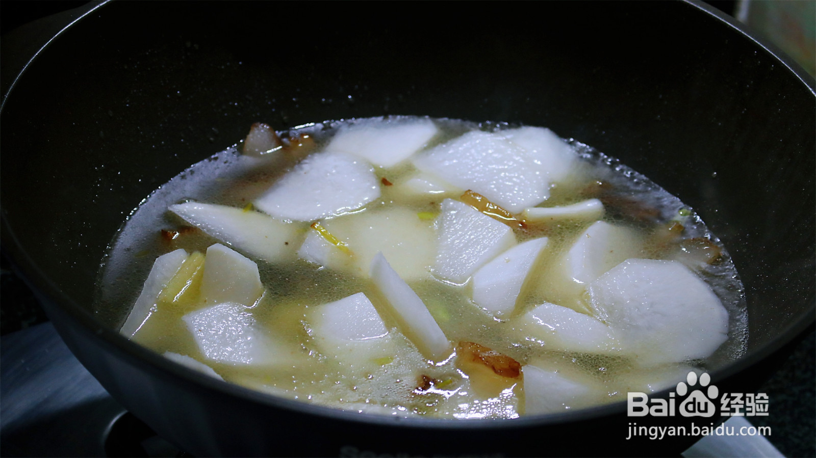 汤菜一锅出的腊味炖萝卜的做法