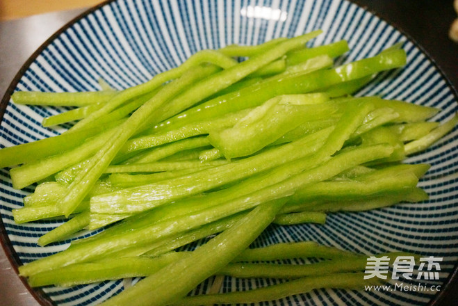 尖椒土豆丝的做法