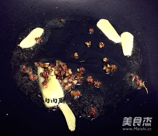 正宗四川家常菜水煮牛肉肉肉厨