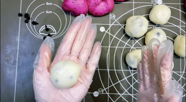 火龙果麻薯软欧包