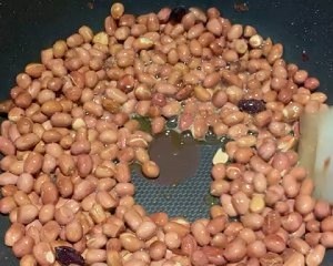 炒花生米——又松又脆，喝酒最佳搭档