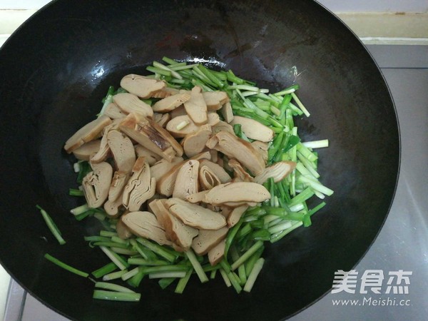 韭菜炒豆干的做法