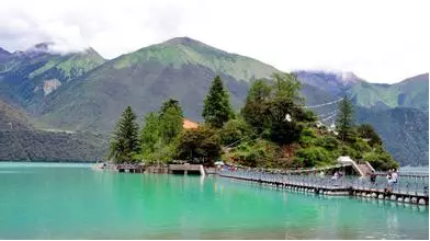 领略川藏线上的美丽风景