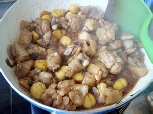 鸡酥栗糯汁浓味香——【红枣焖栗子鸡】