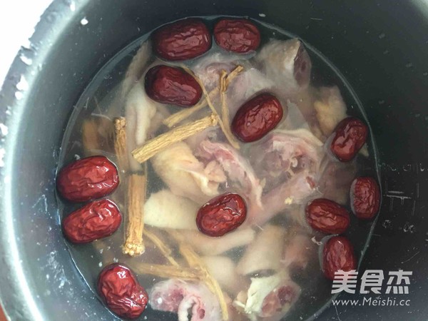 红枣党参煲鸡汤