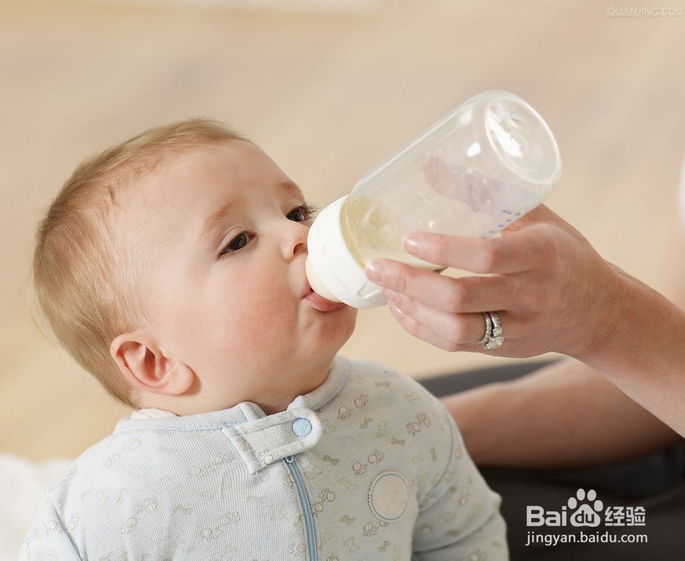 宝宝要不要睡觉前吃奶喂奶