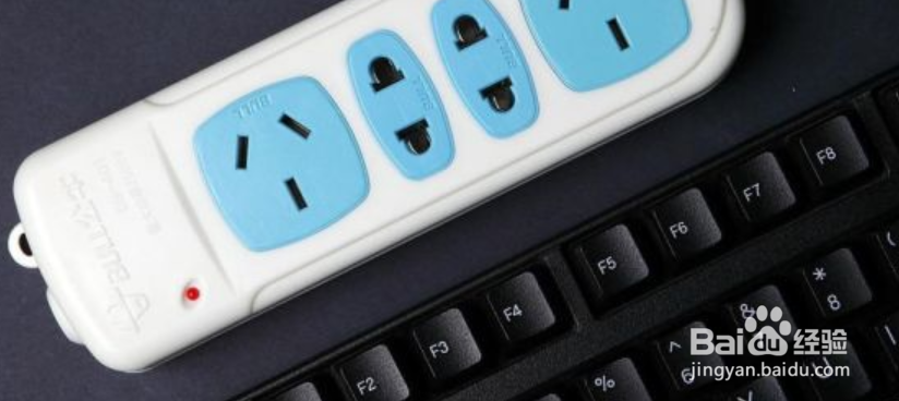 不打孔如何把插排固定在墙上