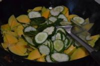 双瓜炒鸡蛋的做法