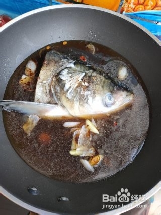 酱香鱼头冻豆腐的做法