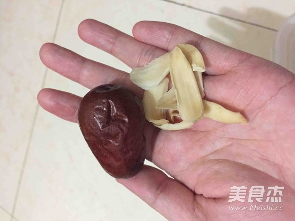 雪梨银耳羹的做法