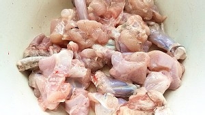 茭白小炒牛蛙的做法