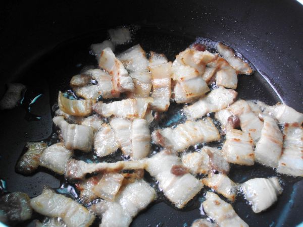 萝卜干蒜薹炒五花肉