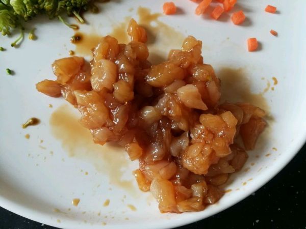 藜麦鸡肉蔬菜饭团