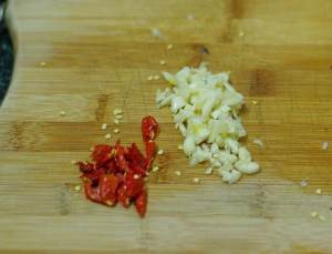 健康养生佳品紫苏煎黄瓜的做法