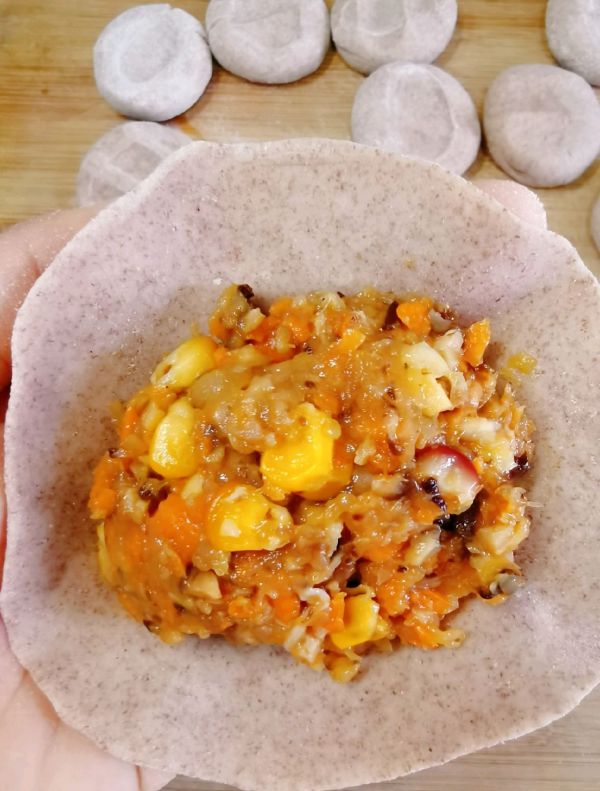 黑麦香菇鸡肉蒸饺