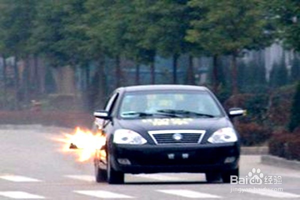 高速公路怎样防止轮胎爆胎？