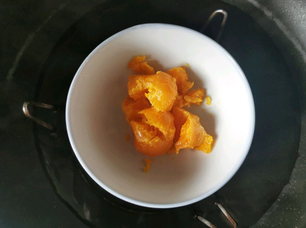 爆汁新年流沙包