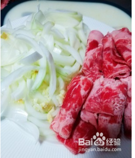 简单的洋葱炒牛肉,吃了还想吃。