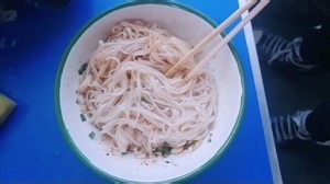 油泼面，简单的油泼面挂面照样可以做！