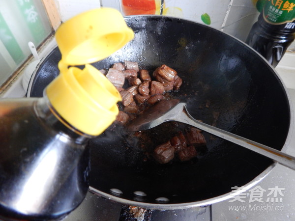 砂锅土豆胡萝卜炖牛腩