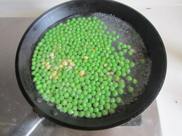 青豆玉米炒鱼丸