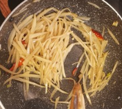 家常酸辣土豆丝怎么做